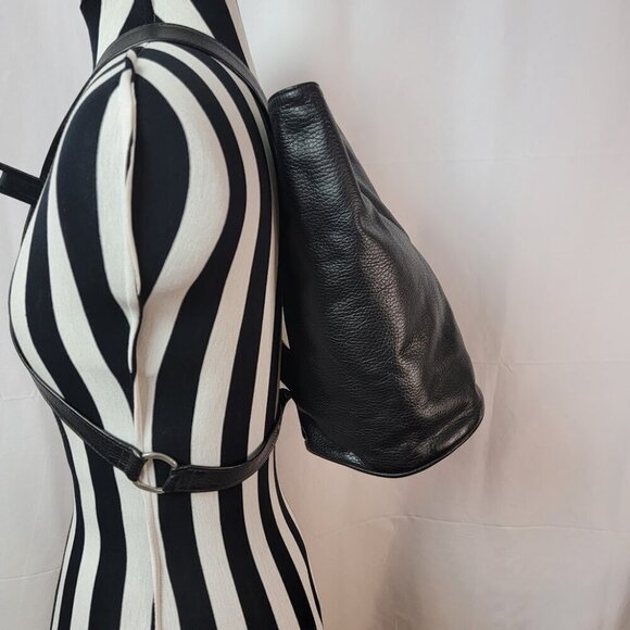 Tote le Monde Backpack - Stylish and Fun - Picture 3 of 11